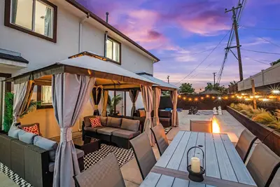 Image de 5br 4. 5ba! Sleeps 18! Games! Little Saigon! Close To Disney & Oc Beaches