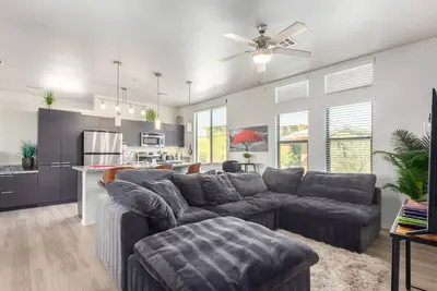 Image de Sunshine-Filled Luxury Loft w/ Office, Balcony, Spa, Heated Pool, Fire Pit +\n