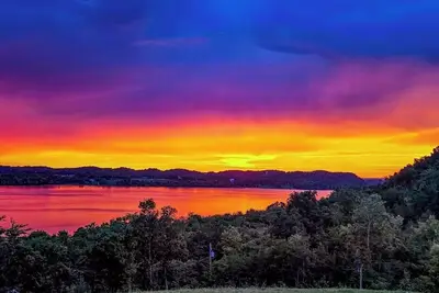 Image de Lakeview Getaway with Stunning Sunsets with lake access