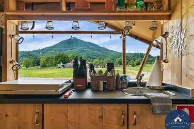 Image de Conveniently near Gsmnp|Heat|Ac|WiFi located next to restaurant & shops