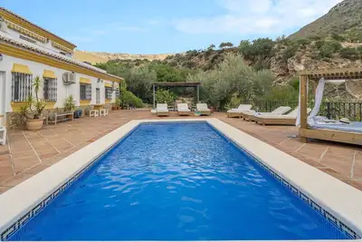 Image de Villa \"Siempre Verde\" avec vue sur les montagnes, piscine et Wi-Fi.