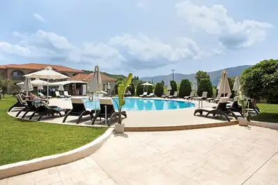Image de Studio 'Eleni's Garden Studio 3' avec piscine, balcon privé et A/C