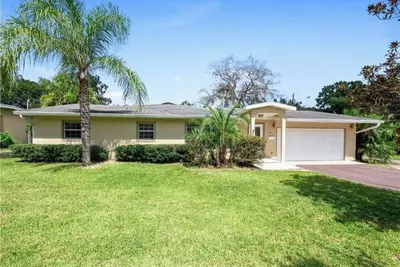 Image de Cheerful 4-bedroom with large and lush backyard