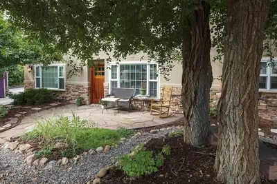 Downtown Boulder Oasis. 3 Blocks from Pearl St Mall. 4 bedrooms and 2 full baths