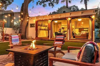 Image de Your Downtown Oasis Getaway: The Paso Palm House