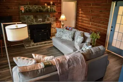 Image de Cheerful Cozy Retreat - 3 Br - Newly Renovated