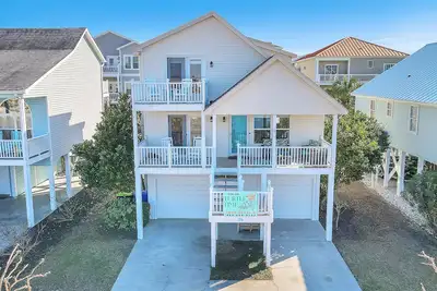 Image de In the Heart of Ocean Isle privatePool! Walk to Pier, Restaurants & Shops 10beds