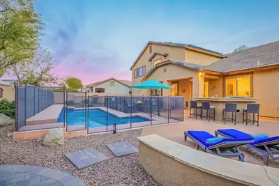 Image de Unbeatable Phoenix Location, Relaxing Heated Pool, Fun Game Room, Bbq, and More!
