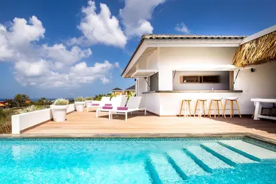 Image de Villa w\/ Private Pool, Seaview and near the Beach & Restaurants - Coral Estate