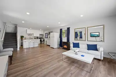 Image de Encinitas Beach House with Peek Views and Large Yard