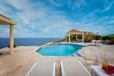 Image de Beautiful Oceanfront 6 bedroom Villa with Private Pool - Coral Estate