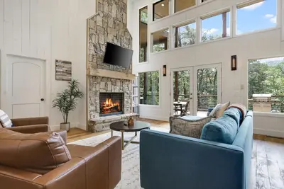 Image de Serenity@Overlook - Modern Lux Cabin in the Blue Ridge Mountains! New Hot Tub!