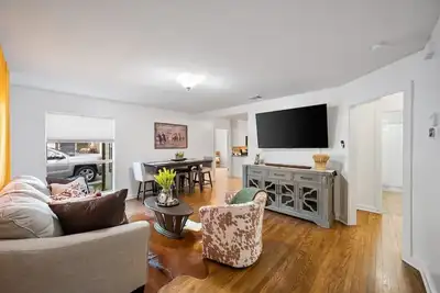 Image de Best Location, Steps to Dickies Arena, Close to Tcu!