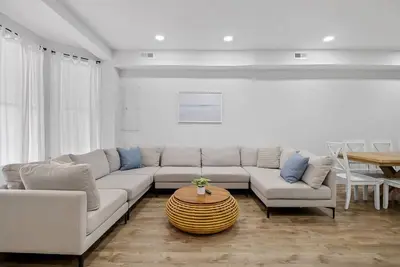 Image de Another One: Orange Loop Beach House Part 2