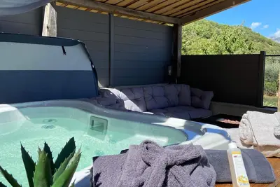 Image de Maison cosy l'antre deux Pierres avec jacuzzi privé entre ciel et mer