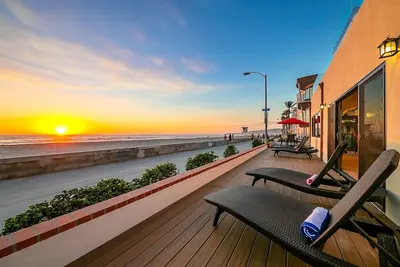 10% Off Available May Dates! Newly Renovated Oceanfront 8bd/2 Houses w/ Ac, Hot Tub, Firepit, & Huge Rooftop Deck!