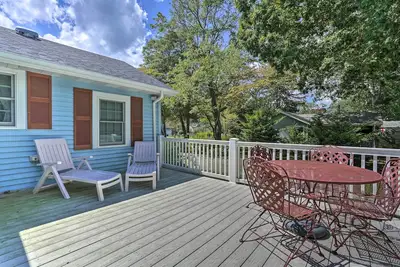 Image de Dog-Friendly Waretown Home w\/ Furnished Deck!