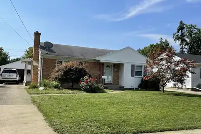 Image de Ne Executive Home close to all things Grand Rapids in highly desirable Ne Gr!