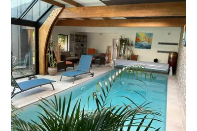 Image de Villa avec piscine intérieure, à 50m de la plage