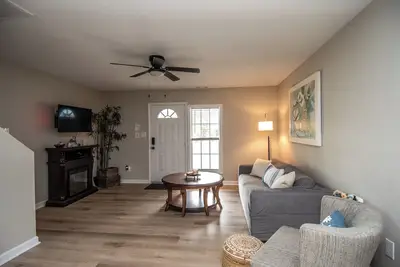 Image de Cozy Townhouse; Close to Military Bases & Beaches