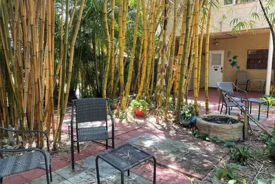 Image de Downtown Historic Carriage House-walk or bike to  beach, entertainment district