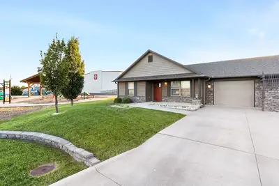 Image de Newly remodeled duplex, centrally located, perfect for you!