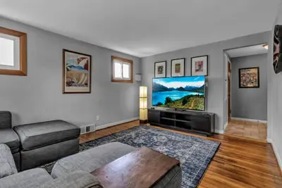 Image de Gorgeous 2 Queen Bed North Buffalo Apartment with Free parking & 70 Inch Tv