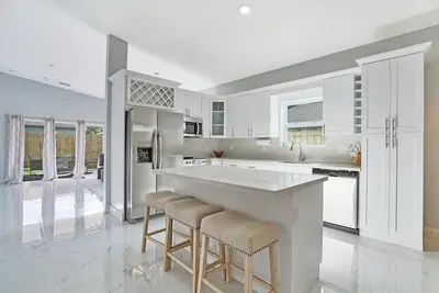 Image de Beautiful 3 bedroom home near beaches and shopping