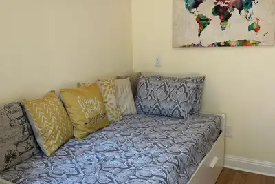 Image de Newly Renovated Etobicoke 3br/2Bath Urban Oasis w/Patio