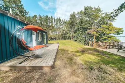 Image de Charming Cabin Overlooking Rush Lake