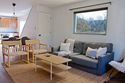 Image de Modern Riverfront Getaway on Little Miami River
