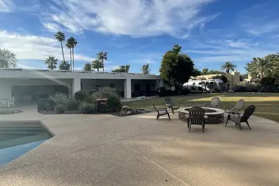 Beautiful Home on 1 acre lot facing the golf course in Scottsdale