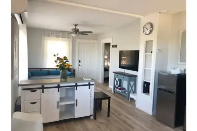 Image de Cute Cottage on 21 Acre Farm