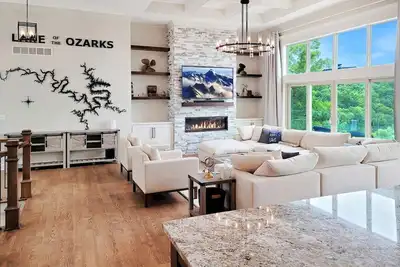 Image de Magazine-Featured Mansion, Golf Green, Casino, etc