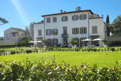 Image de La Villa Apartments - 4 beds - Private Parking includedwith Room