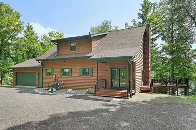 Image de Stunning Presque Isle Home - Kayak I Fire Pit I Pontoon Rental