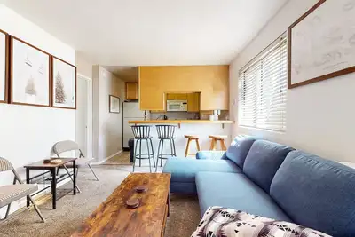 Image de Bright Studio, Quiet Location, On the Creek. Pool On-site & Near Trails
