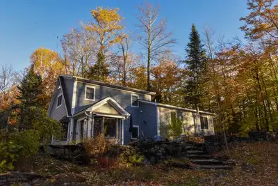Image de Cheerful 3 bed/2. 5 bath home w/ hot tub - sleeps 9