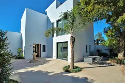 Image de Villa Las Yucas - A beautiful, modern 4 bed villa with heated pool in Marbella Center