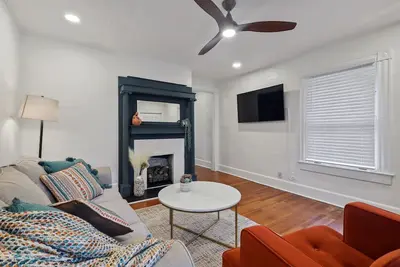 Image de 102 year old Fully Renovated Cabbagetown Home - Steps to Beltline