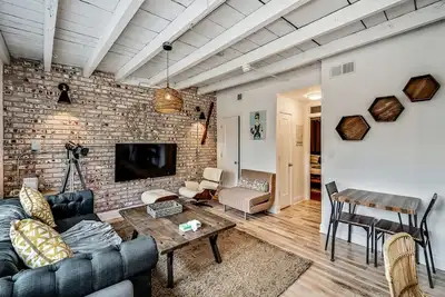 Image de Stunning 5bdr-5bth Duplex w/Outdoor Space Sleeps16