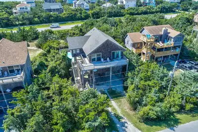 Image de Lovely home with ocean view, beach access, pool, hot tub, & W/D - dog-friendly