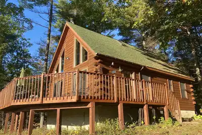 Image de Cozy Log Cabin with Lake Views - Pet Friendly!