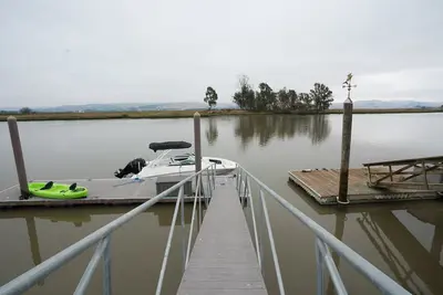 Image de Modern Cottage with Private Dock and large yard on Napa River