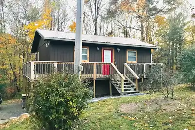 Image de Your perfect family getaway to the mountains! Country cabin with Wi-Fi.