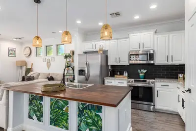 Image de Modern Island Getaway w/ Heated Pool, Bar & Gazebo