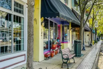 Image de Adorable 2-bedroom home near downtown Grayslake!