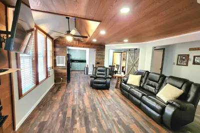 Image de This fourplex is a 3 bedroom(s), 1. 5 bathrooms, located in Shaver Lake, Ca.