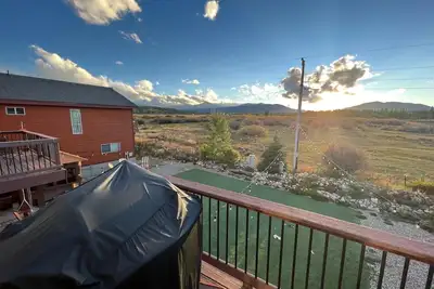 Image de Spacious, fully-loaded 3 bed 3 bath & hot tub!