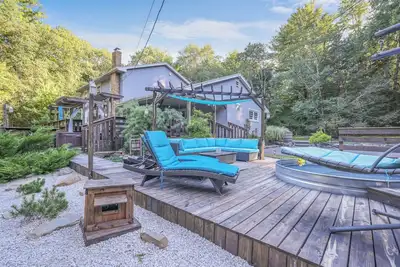 Image de Simply Serene - Wild West City - 4 acres of Privacy - Sauna/Spa/Golf/Pool